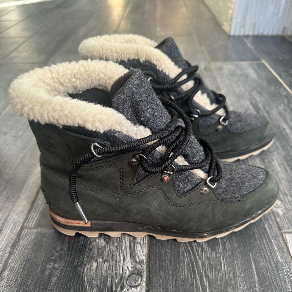 Sorel | Sneakchic Alpine Booties, Cattail Sherpa Size 9 - Picture 6 of 10